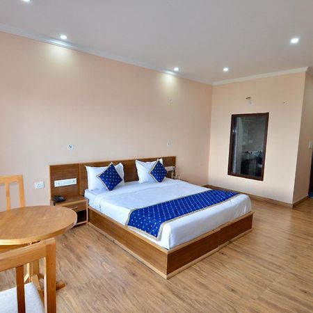 Uttarakhand Resort Kausani Buitenkant foto