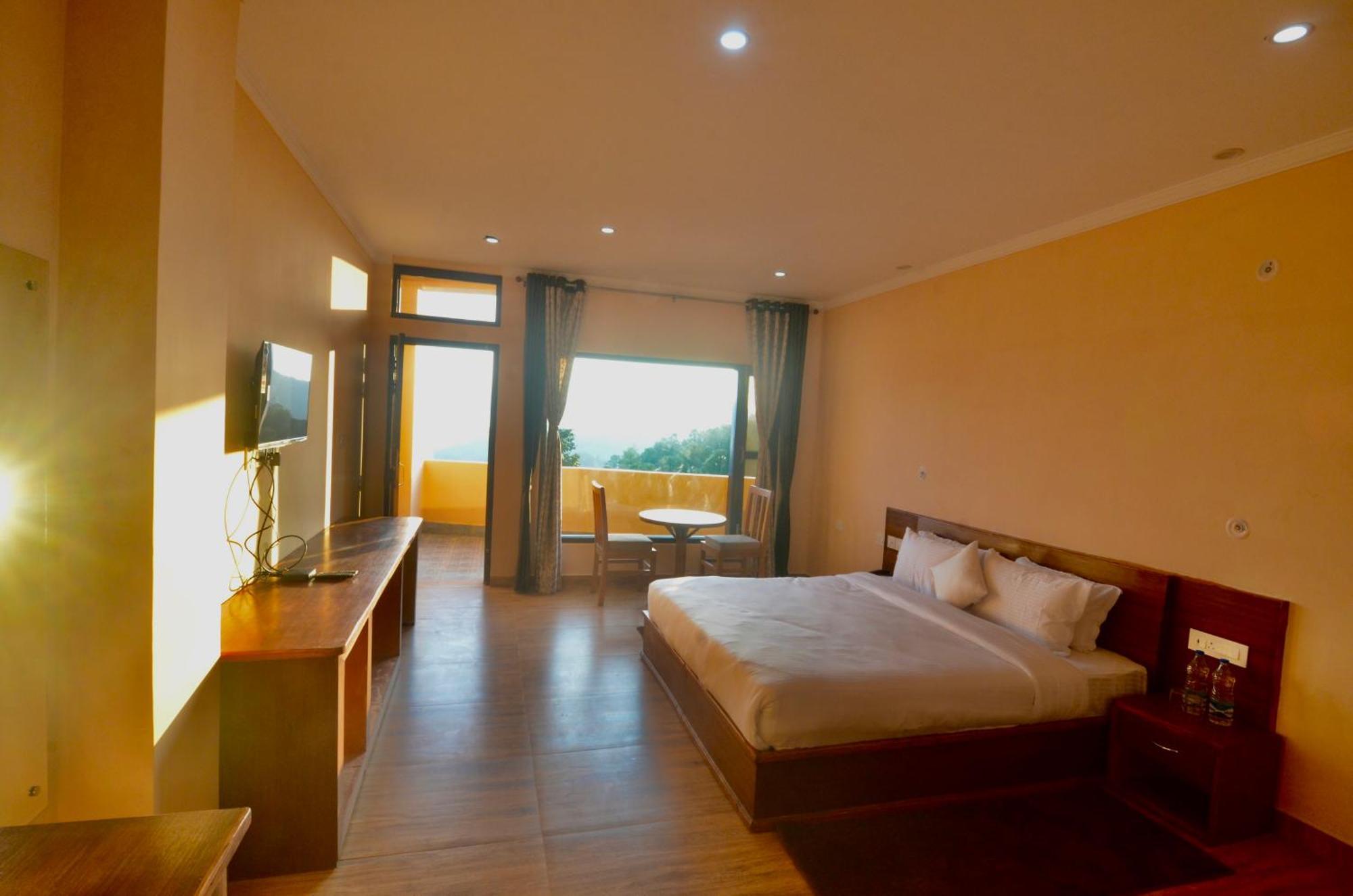 Uttarakhand Resort Kausani Buitenkant foto