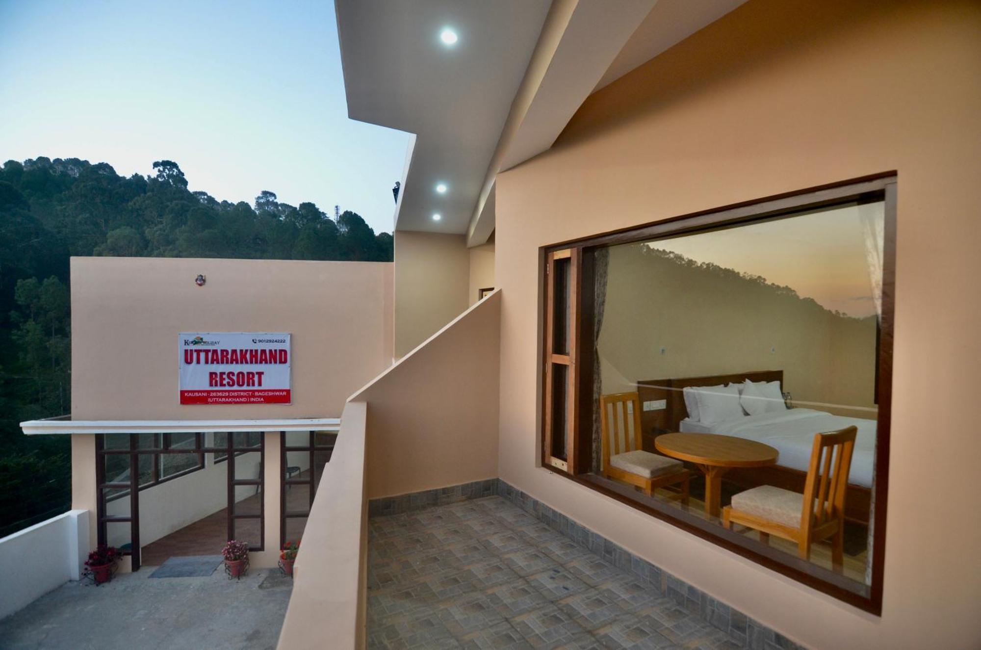 Uttarakhand Resort Kausani Buitenkant foto
