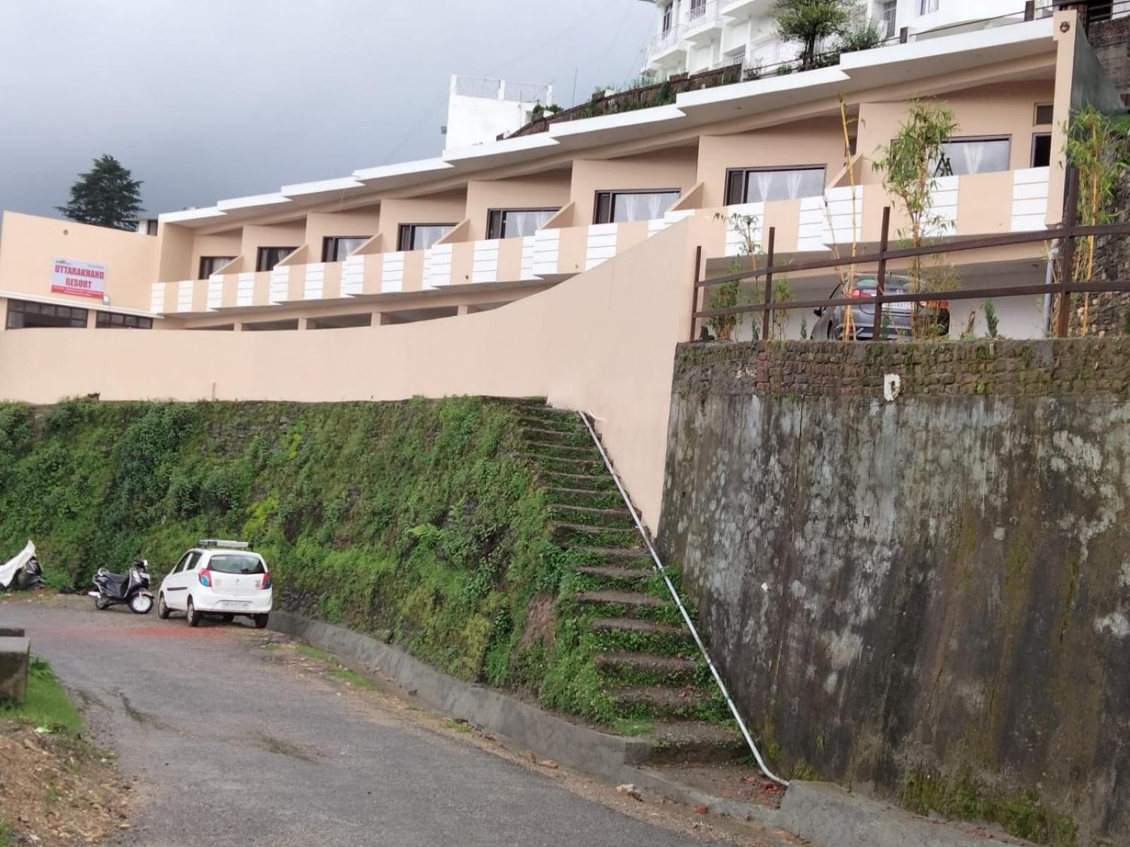 Uttarakhand Resort Kausani Buitenkant foto