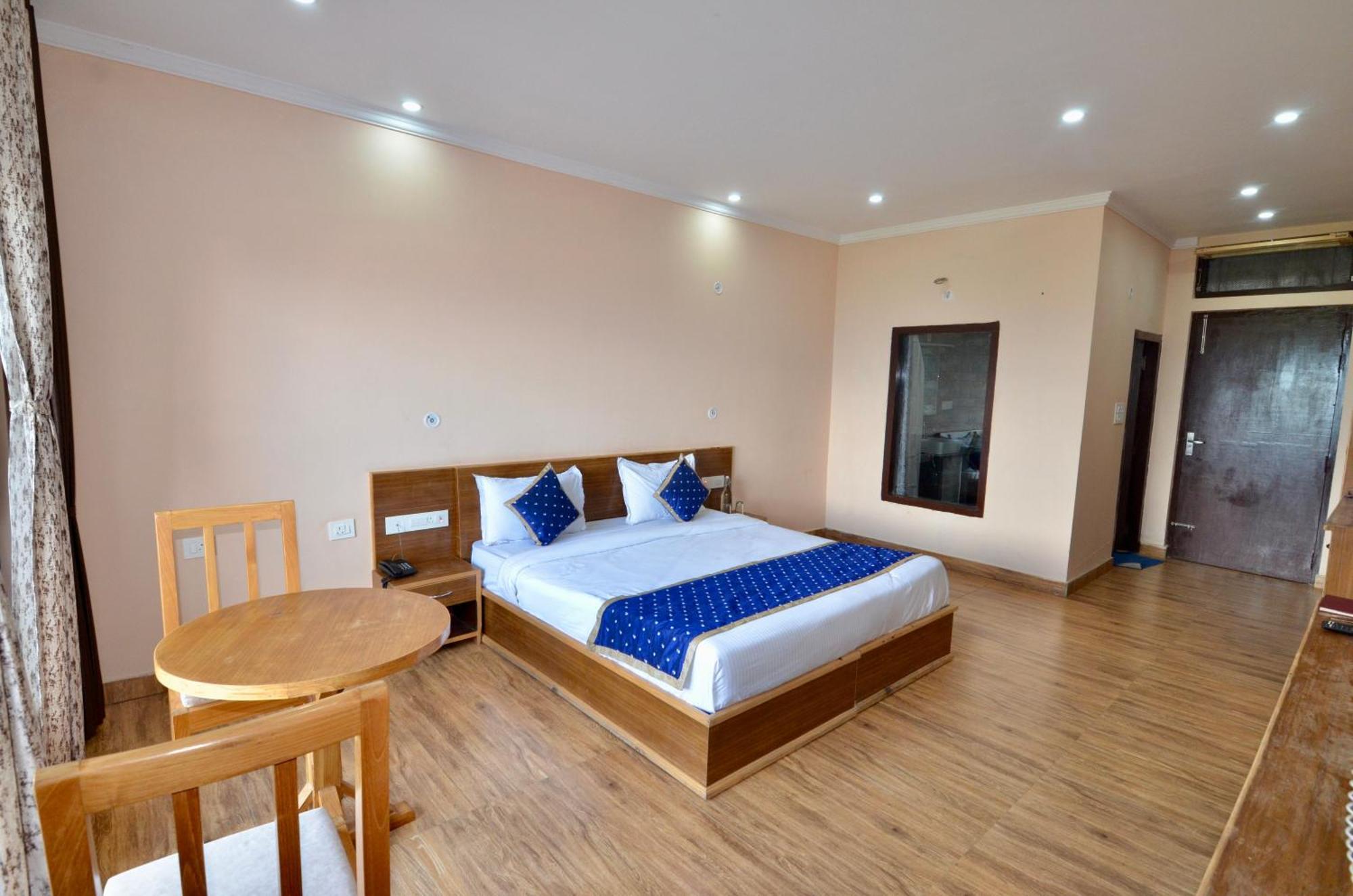 Uttarakhand Resort Kausani Buitenkant foto