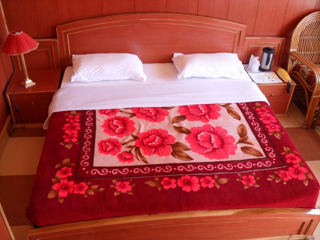 Uttarakhand Resort Kausani Buitenkant foto